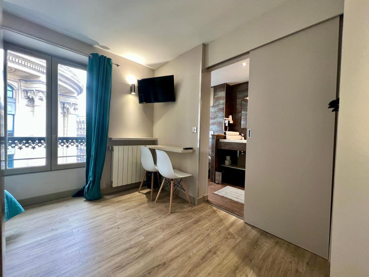 Room View Silver